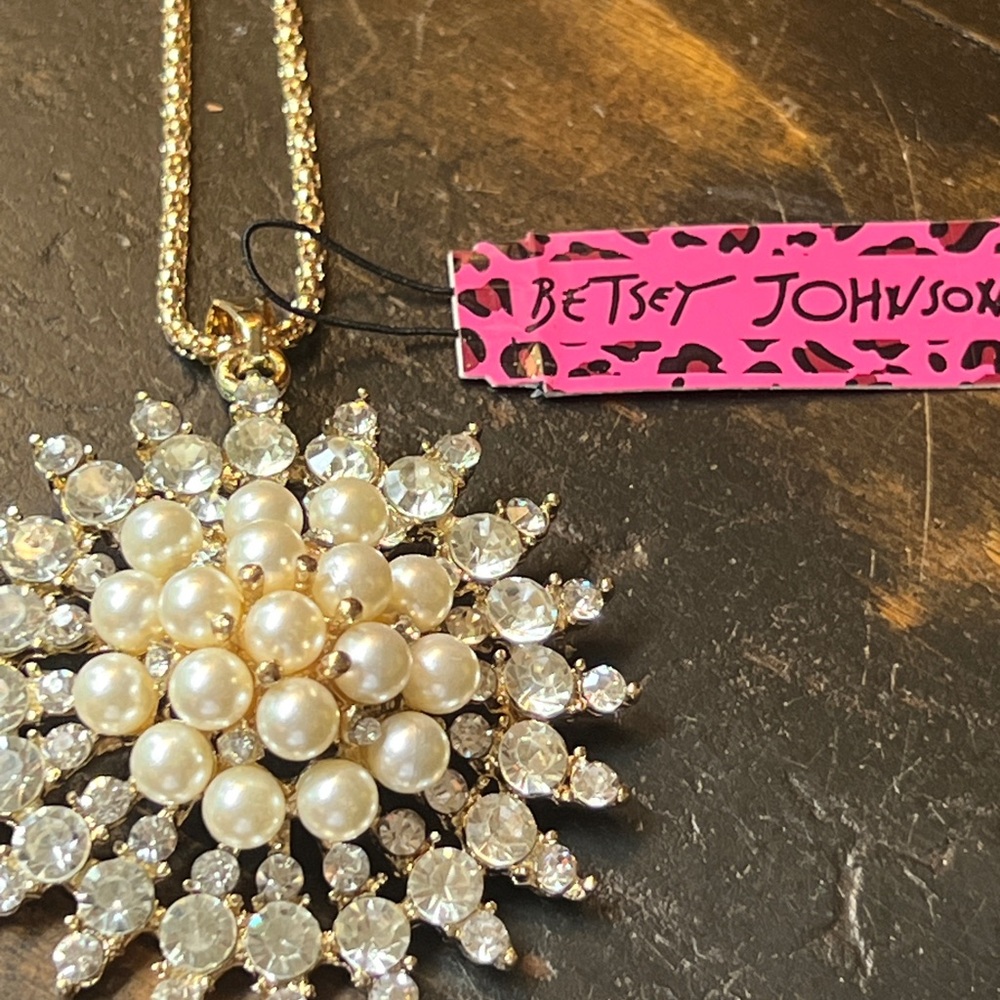Betsey Johnson Necklace Flower White Rhinestone Collectible Spring Decorate